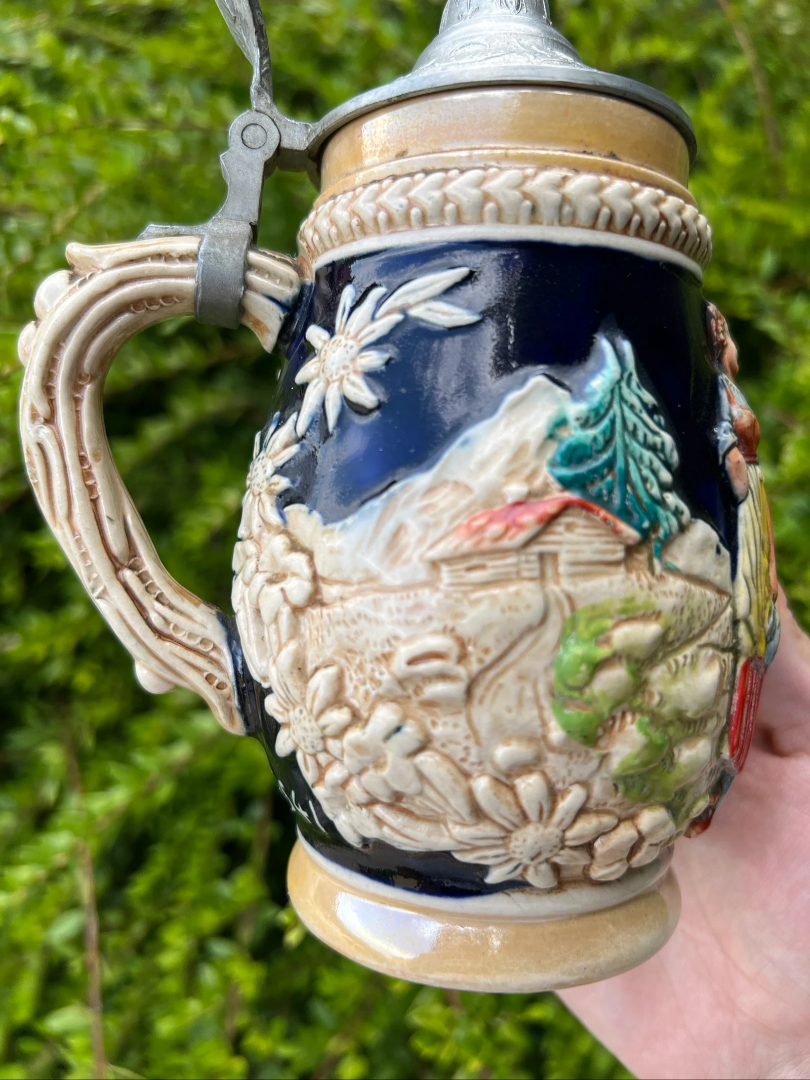 🍺 Vintage bierpul van keramiek met tinnen deksel met reliëfdecoratie 17 cm – photo 5